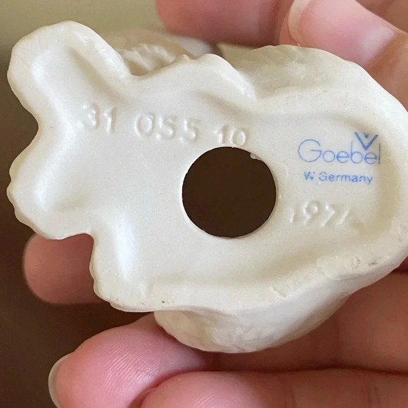 Vintage Goebel W Germany White Persian Cat Figurine Sitting Pose Gold Eyes 1974 - Picture 5 of 6